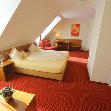 Abasto Hotel Eichenau Buitenkant foto