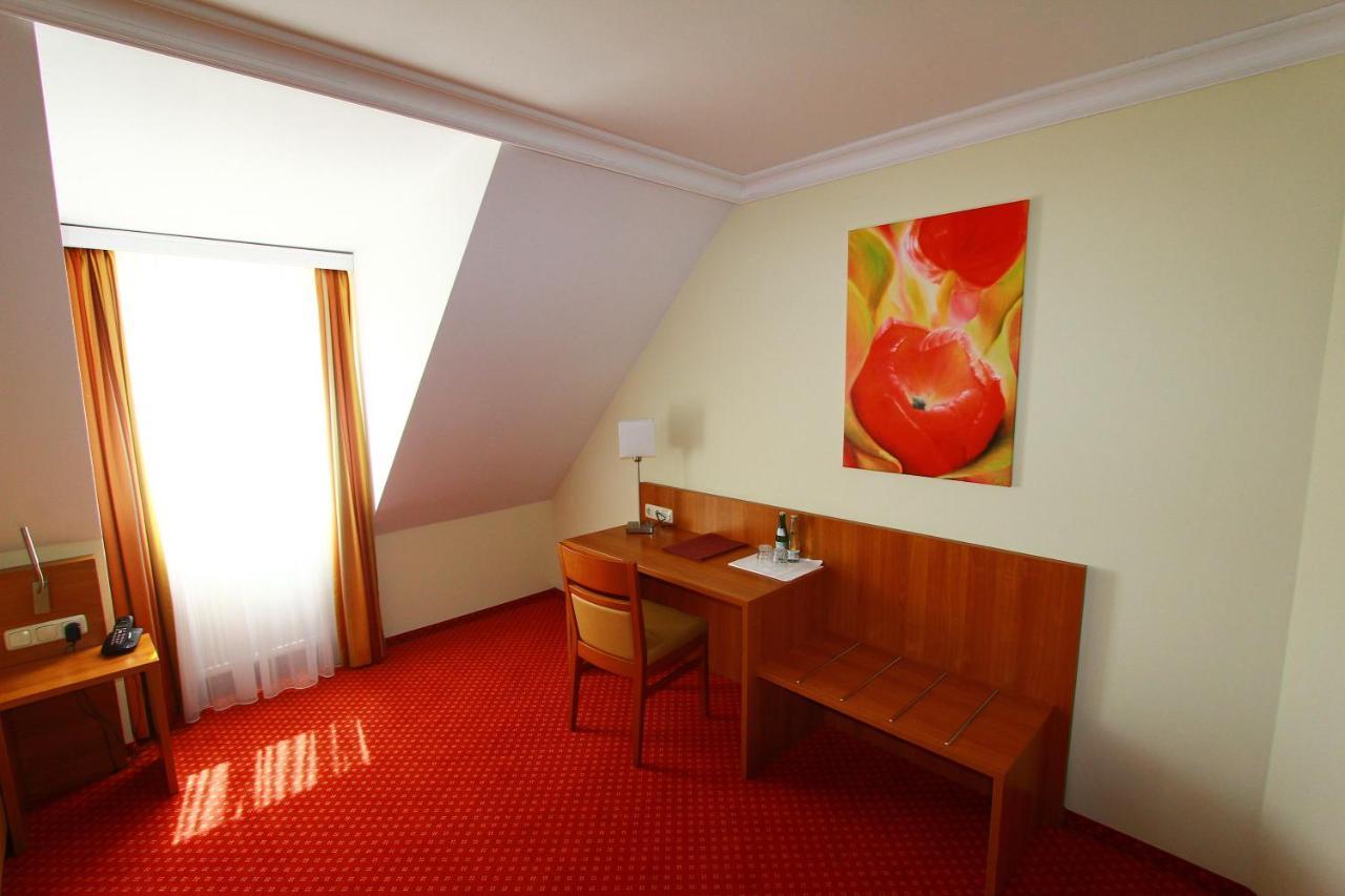 Abasto Hotel Eichenau Buitenkant foto