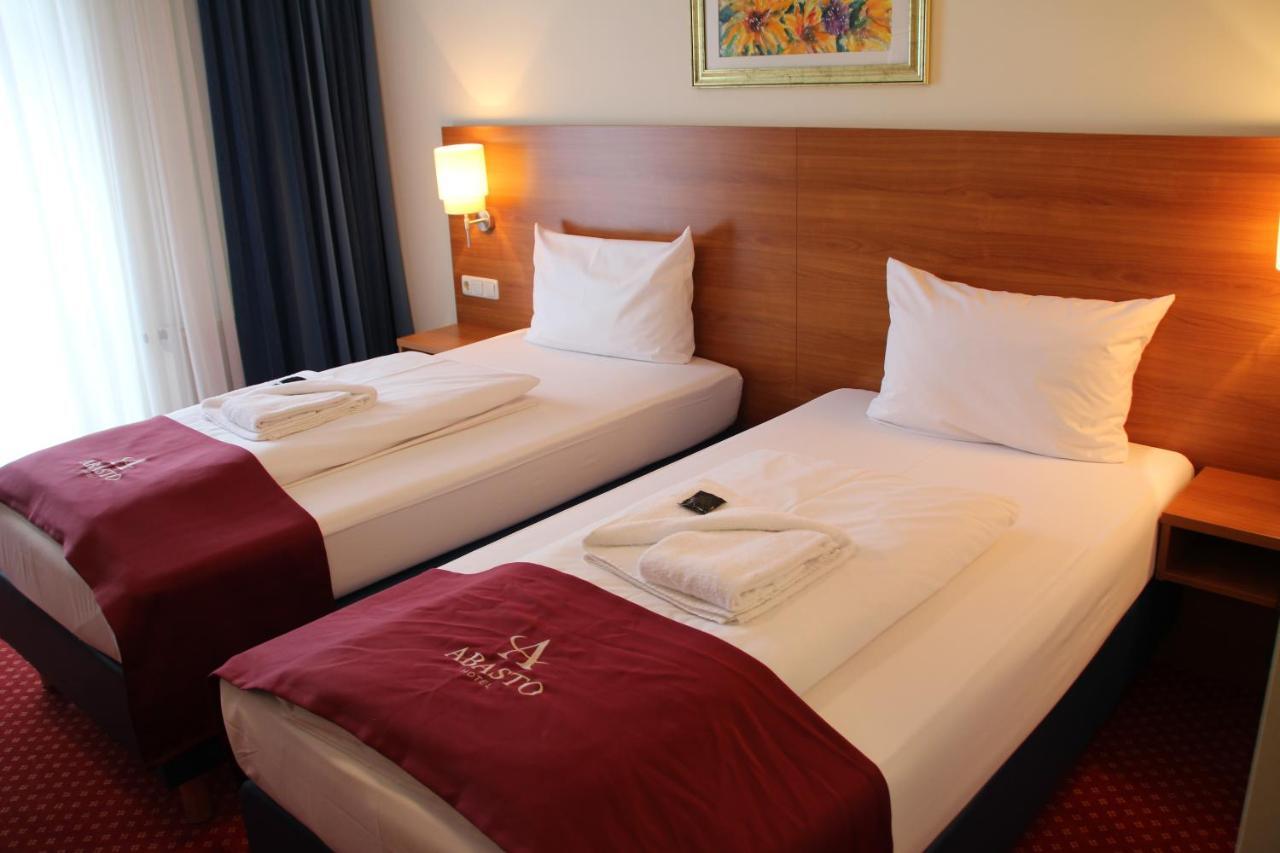 Abasto Hotel Eichenau Buitenkant foto